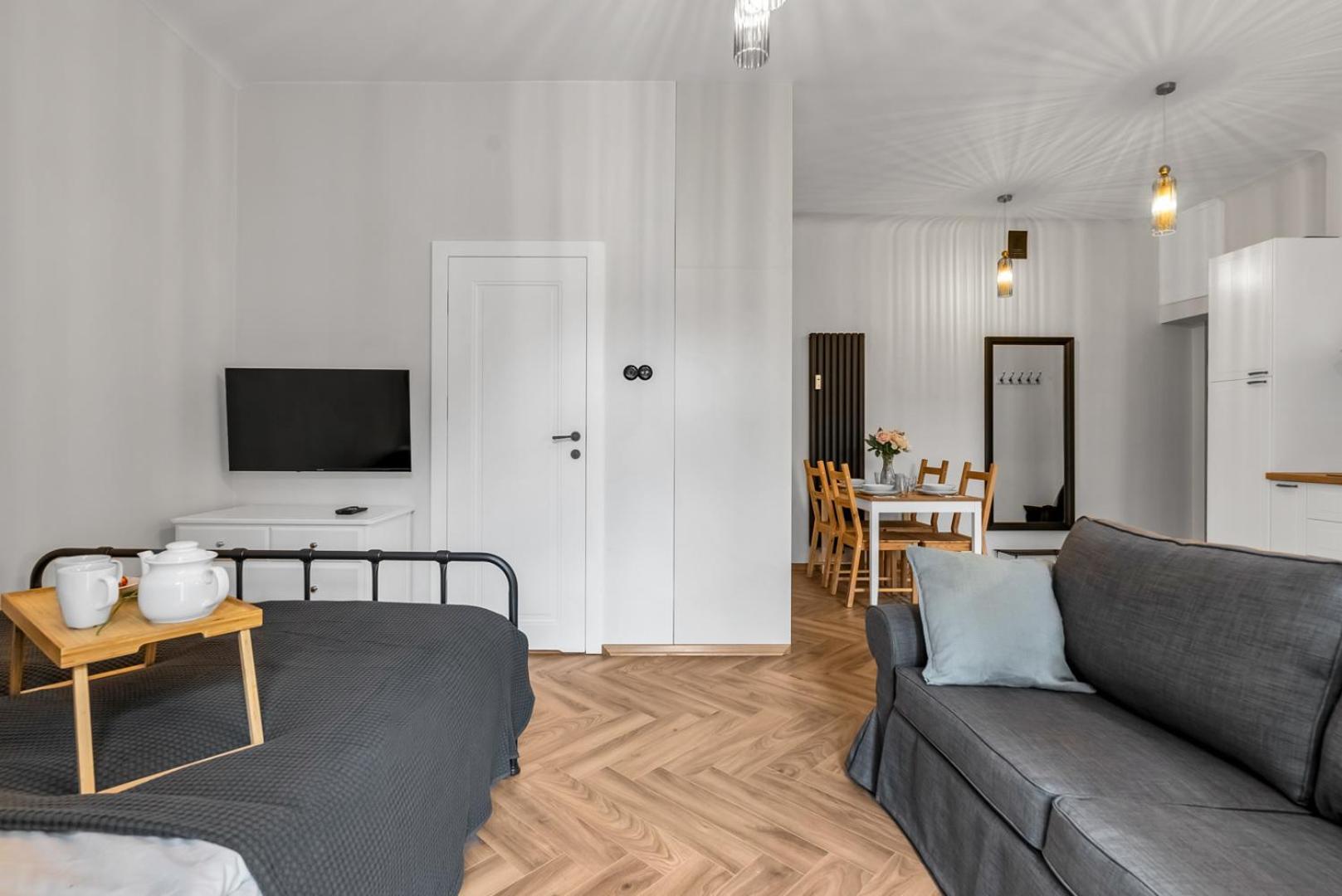 Chocimska - Location, Tram&shops Nearby - By Rentujemy Apartment