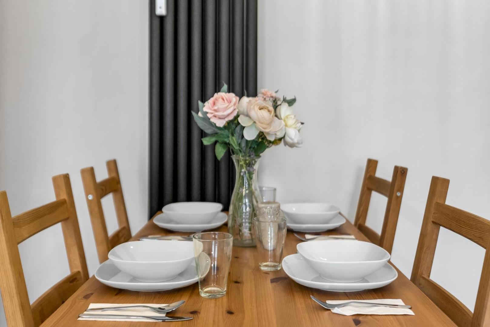 Apartment Chocimska - Location, Tram&shops Nearby - By Rentujemy